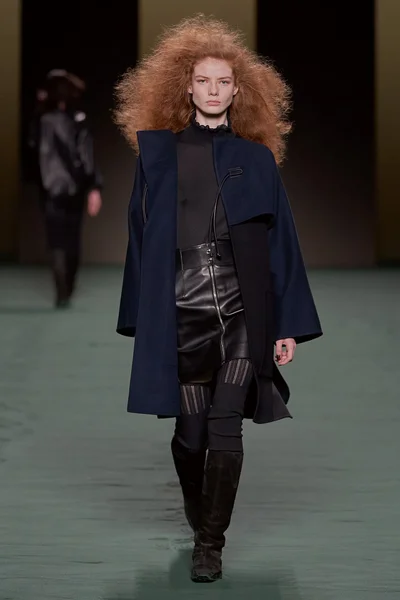 Look 15